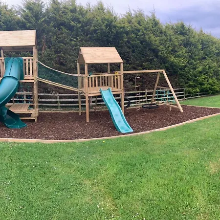 بيت للعطل Marina Views, Kinsale, Hosted By Exquisite Homes, Sleeps 20 *