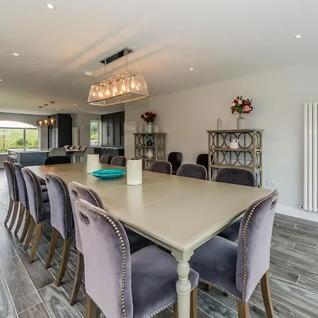 Marina Views, Kinsale, Hosted By Exquisite Homes, Sleeps 20 بيت للعطل *