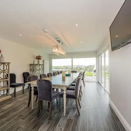 Marina Views, Kinsale, Hosted By Exquisite Homes, Sleeps 20 بيت للعطل كينسالي