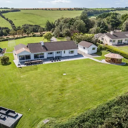 Dom wakacyjny Marina Views, Kinsale, Hosted By Exquisite Homes, Sleeps 20 *