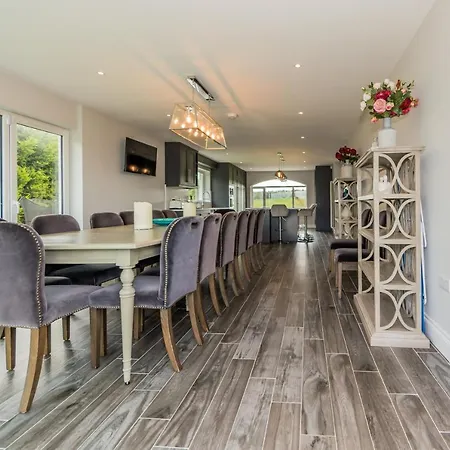 펜션 Marina Views, Kinsale, Hosted By Exquisite Homes, Sleeps 20 *