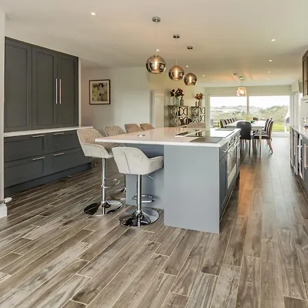 Marina Views, Kinsale, Hosted By Exquisite Homes, Sleeps 20 بيت للعطل *