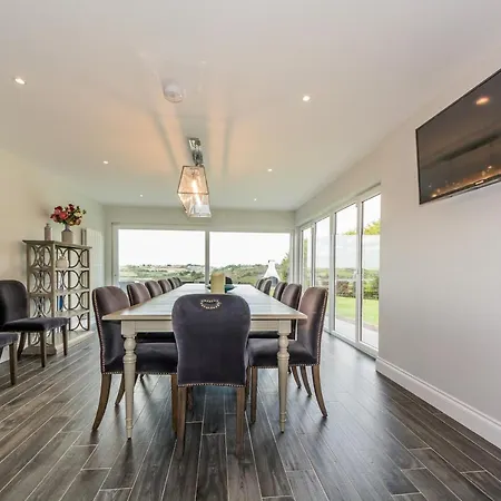 Dom wakacyjny Marina Views, Kinsale, Hosted By Exquisite Homes, Sleeps 20