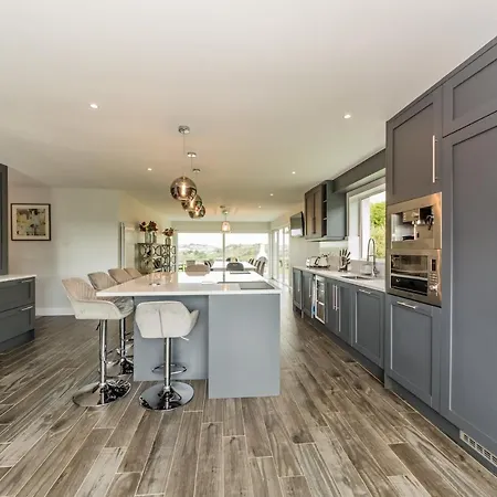 Marina Views, Kinsale, Hosted By Exquisite Homes, Sleeps 20 Holiday home