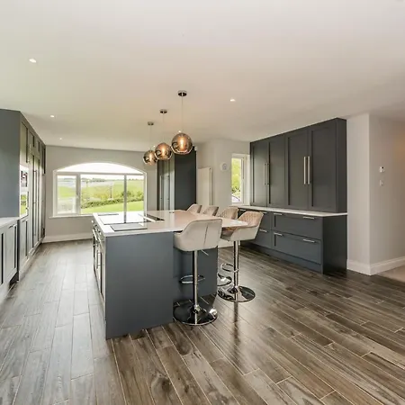 Marina Views, Kinsale, Hosted By Exquisite Homes, Sleeps 20 Holiday home