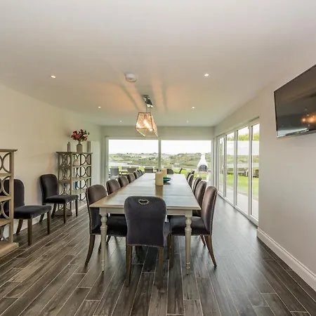 Marina Views, Kinsale, Hosted By Exquisite Homes, Sleeps 20 * Kinsale