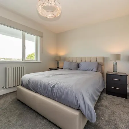 度假居 Marina Views, Kinsale, Hosted By Exquisite Homes, Sleeps 20 金塞尔