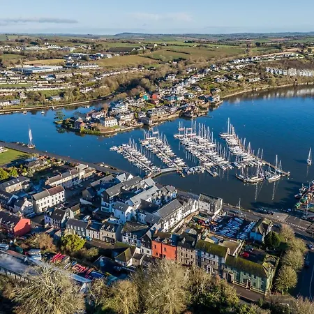 Marina Views, Kinsale, Hosted By Exquisite Homes, Sleeps 20 * Kinsale