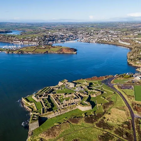 بيت للعطل Marina Views, Kinsale, Hosted By Exquisite Homes, Sleeps 20 *