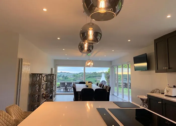 Marina Views, Kinsale, Hosted By Exquisite Homes, Sleeps 20 * Кинсэйл