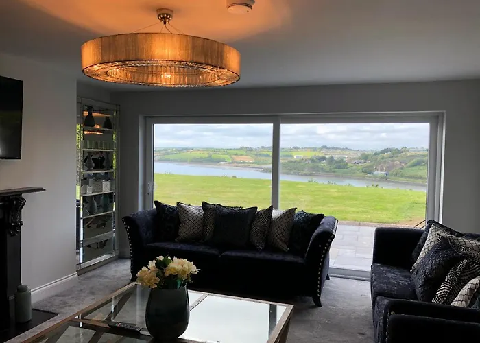 بيت للعطل Marina Views, Kinsale, Hosted By Exquisite Homes, Sleeps 20