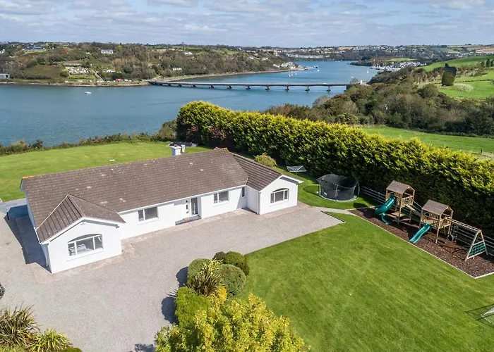 Дом отдыха Marina Views, Kinsale, Hosted By Exquisite Homes, Sleeps 20