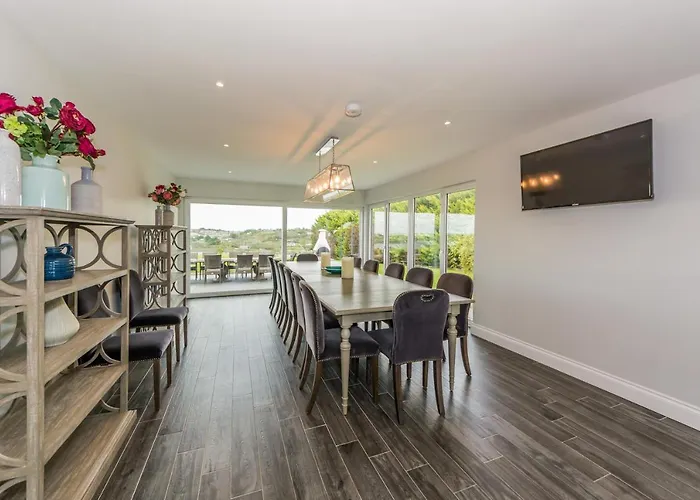 Дом отдыха Marina Views, Kinsale, Hosted By Exquisite Homes, Sleeps 20 *