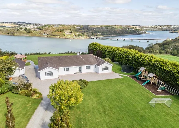 Дом отдыха Marina Views, Kinsale, Hosted By Exquisite Homes, Sleeps 20