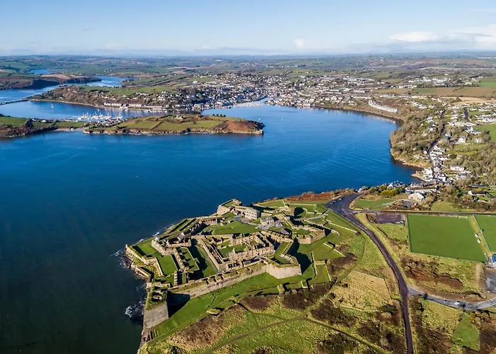 Дом отдыха Marina Views, Kinsale, Hosted By Exquisite Homes, Sleeps 20 *