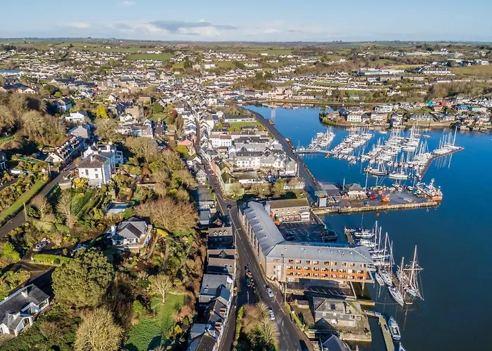 Marina Views, Kinsale, Hosted By Exquisite Homes, Sleeps 20 *